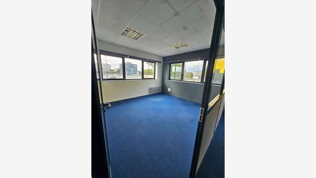 A louer bureau 91m² excellent état Zone Beaupuy