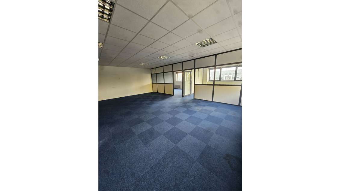 A louer bureau 91m² excellent état Zone Beaupuy