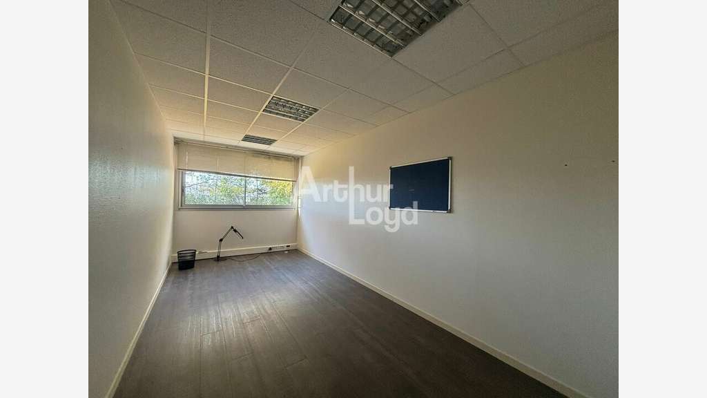 Loue bureaux 218m² à La Roche-sur-Yon Graham Bell