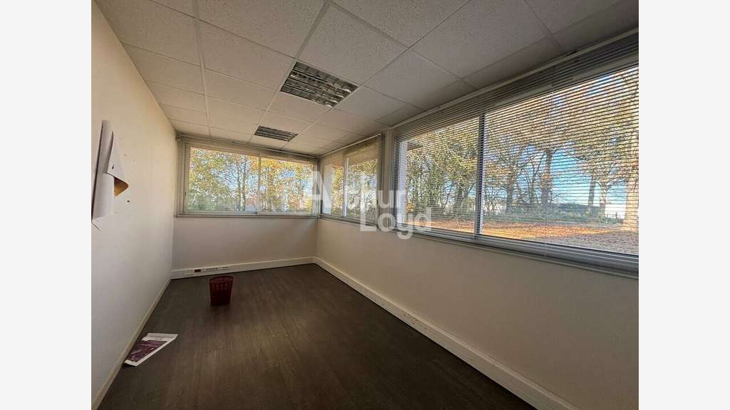 Loue bureaux 218m² à La Roche-sur-Yon Graham Bell
