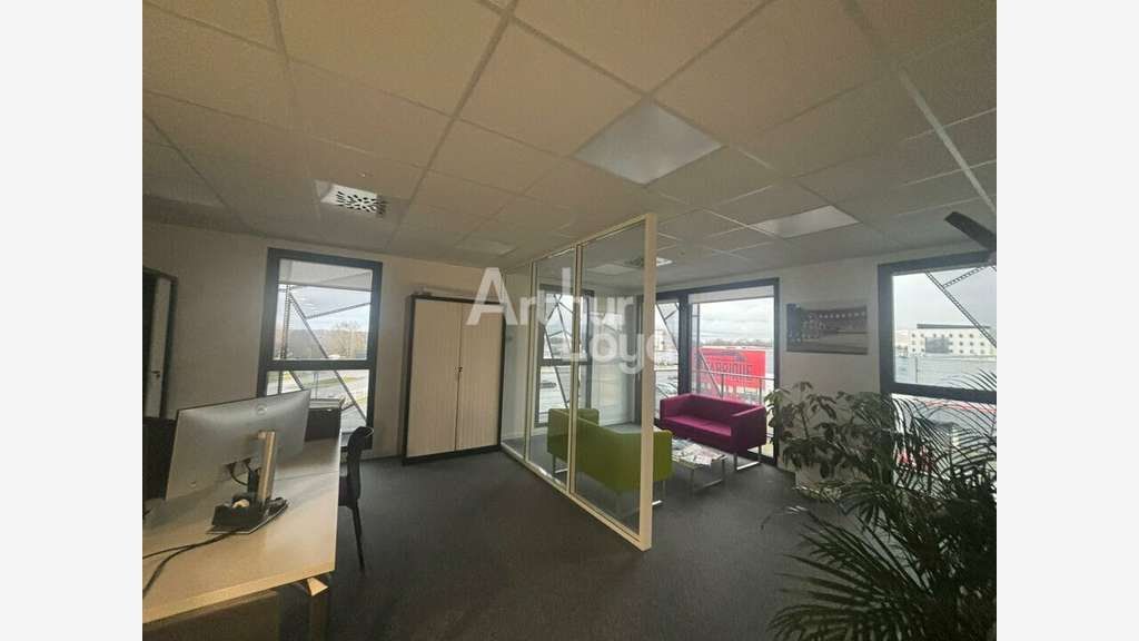 Bureaux 402m² R+2 à louer à La Roche-sur-Yon