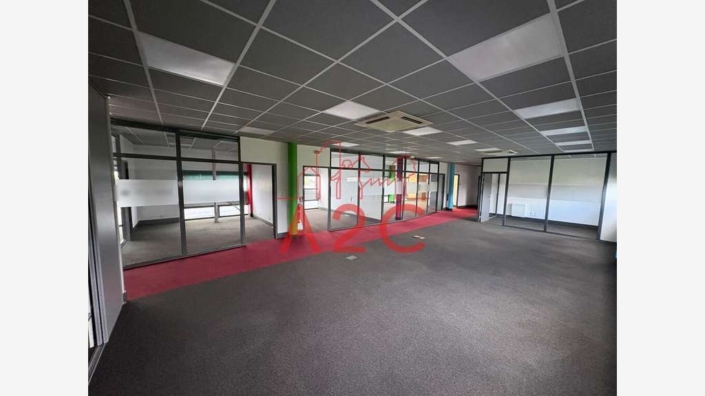A louer bureaux de 354m² en ZA La Roche sur Yon