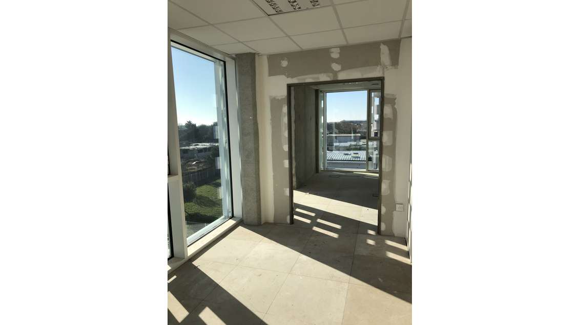 A louer bureaux récents 120m² à La Rochelle  