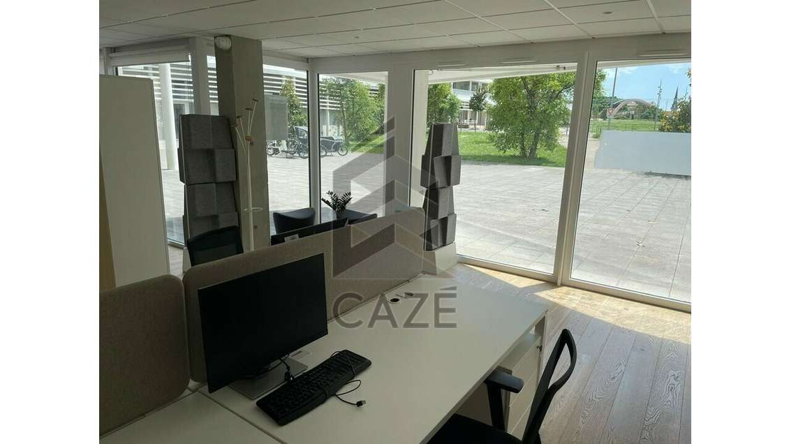 Bureaux de 200m² à louer en rdc à La Rochelle 