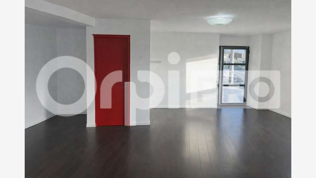 A louer bureaux de 64m² vitrine 10ml à La Rochelle