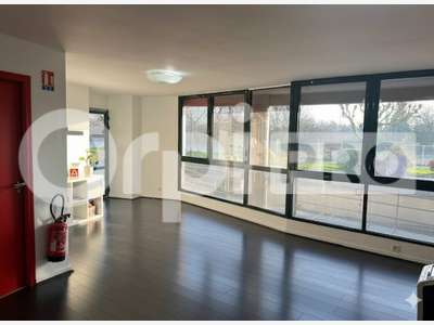 A louer bureaux de 64m² vitrine 10ml à La Rochelle
