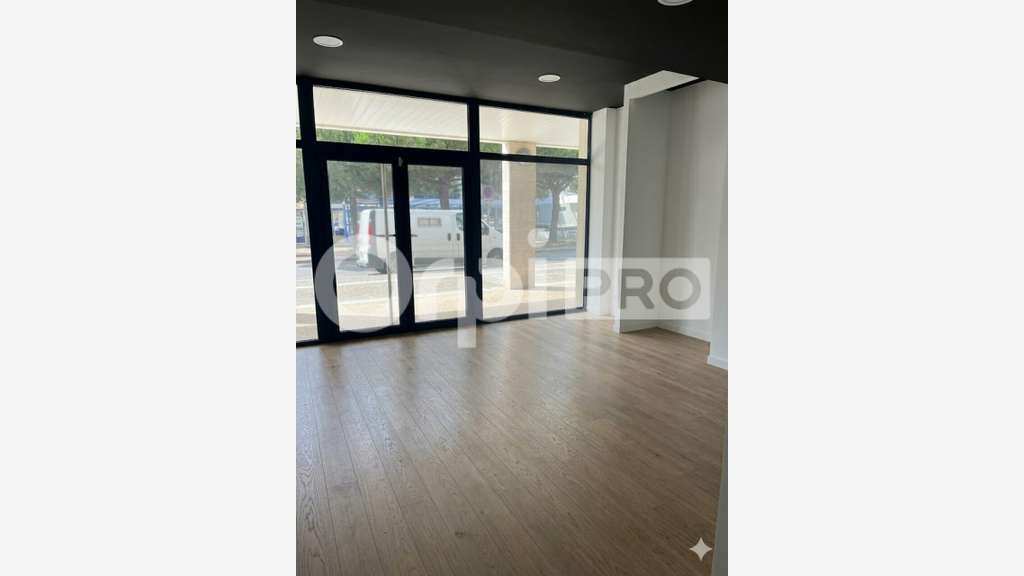 Loue local tertiaire 155m² à La Rochelle Minîmes