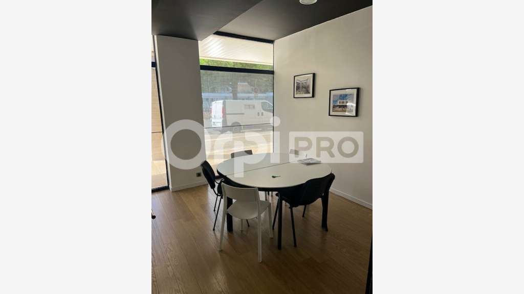 Loue local tertiaire 155m² à La Rochelle Minîmes