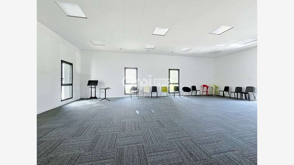 Bureau 100m² RDC à louer à La Rochelle
