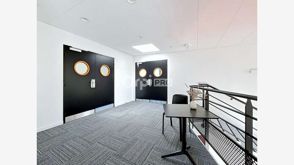 Bureau 100m² RDC à louer à La Rochelle