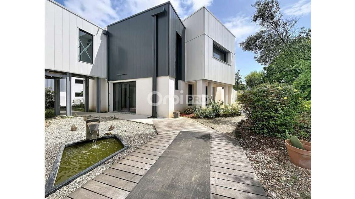 Bureau 100m² RDC à louer à La Rochelle