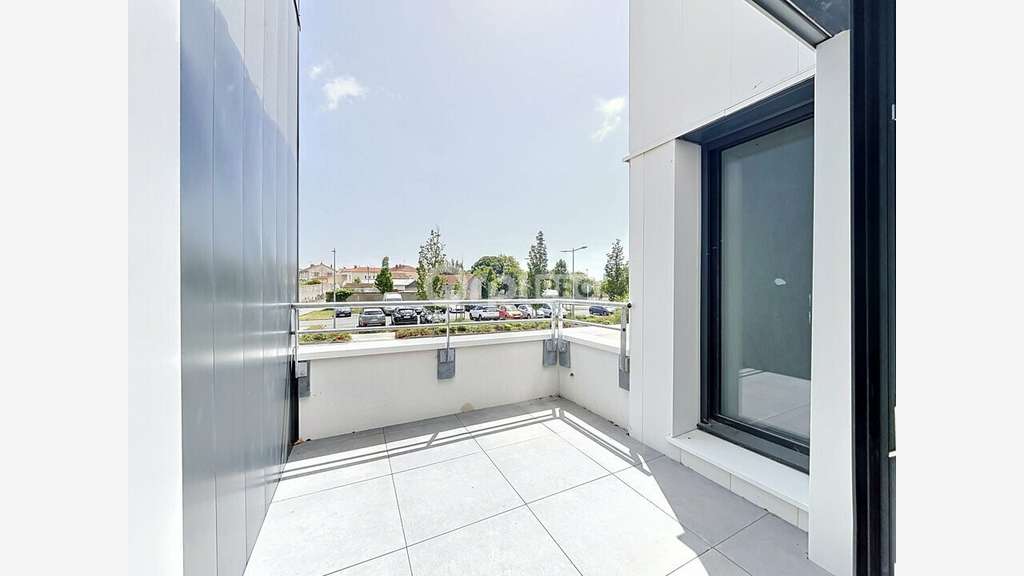 Bureau 100m² RDC à louer à La Rochelle