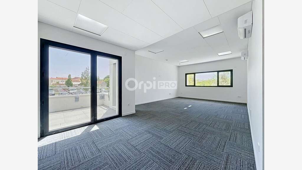 Bureau 100m² RDC à louer à La Rochelle