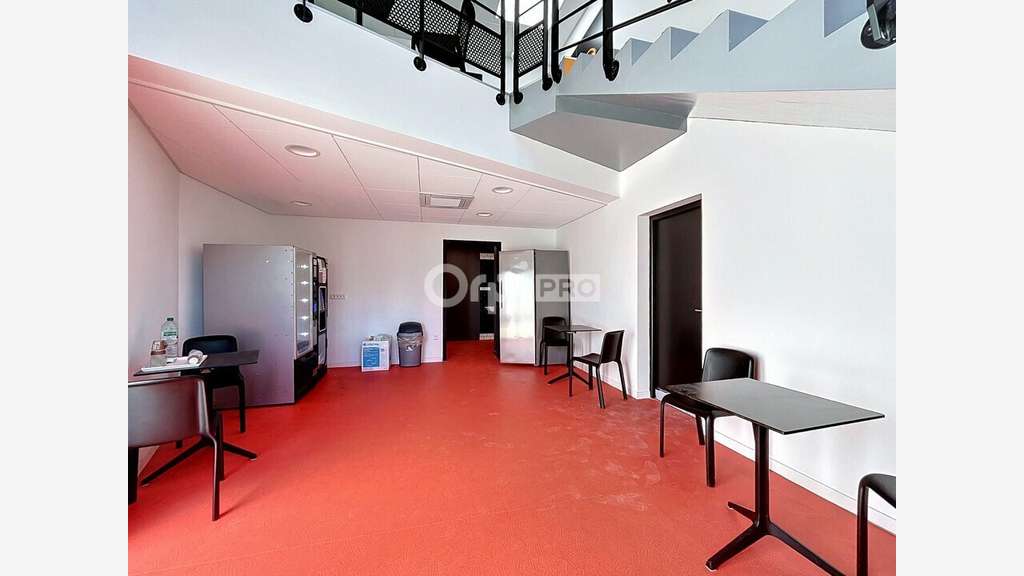Bureau 100m² RDC à louer à La Rochelle