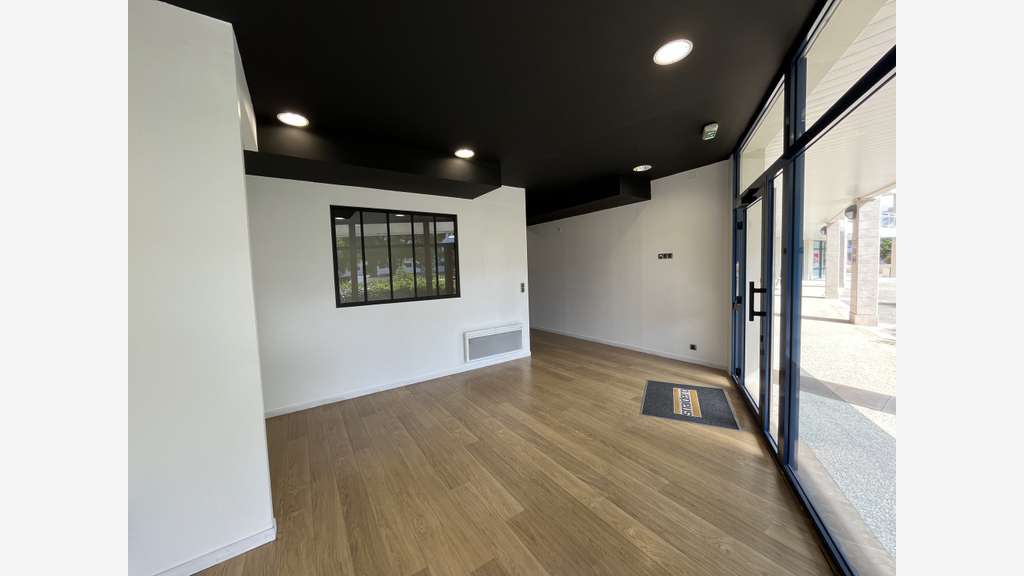 Local commercial / bureaux 178 m²