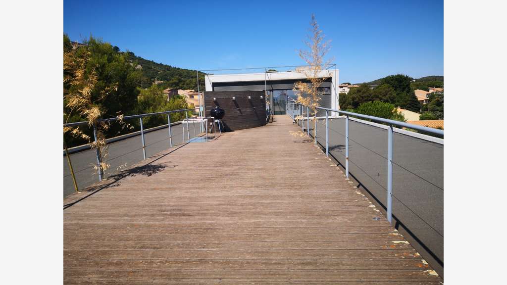 A louer bureaux 600m² avec parkings à la Seyne