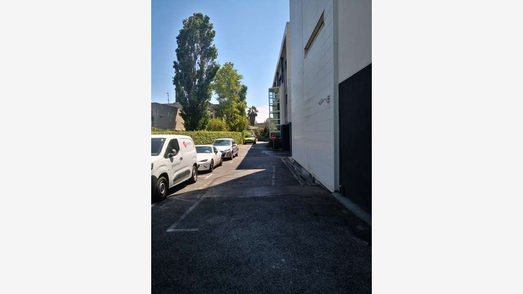 A louer bureaux 600m² avec parkings à la Seyne