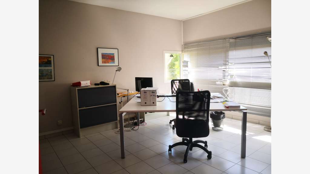 A louer bureaux 600m² avec parkings à la Seyne