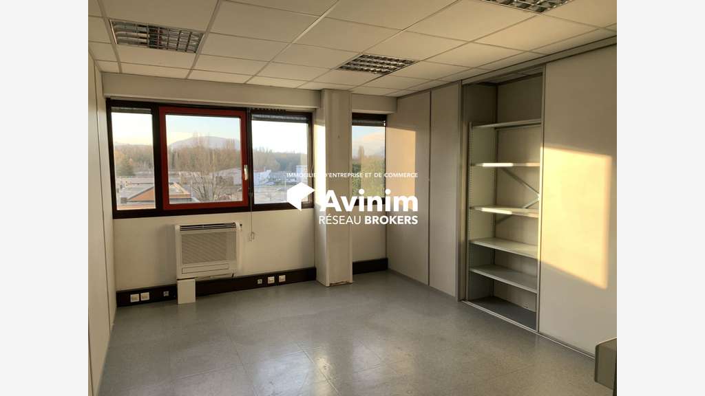 A louer plateau de bureau ERP, 456m². La Tronche