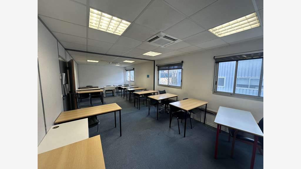 A louer bureaux climatisés 98m² La-Valette-du-Var
