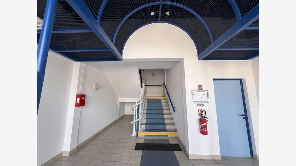 A louer bureaux 98m² zone commerciale La Valette