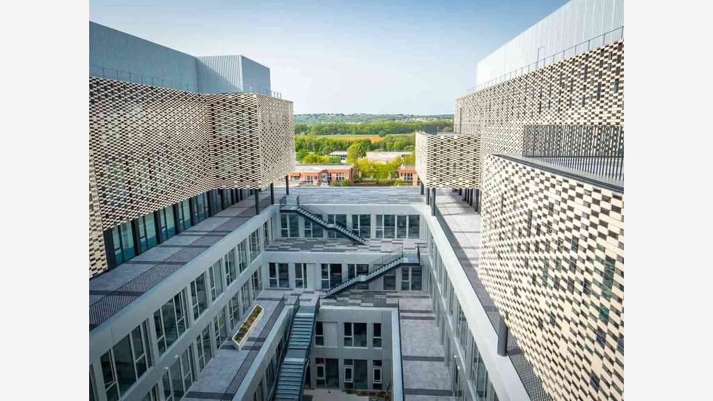 A louer bureaux divisibles à Labège Data Valley