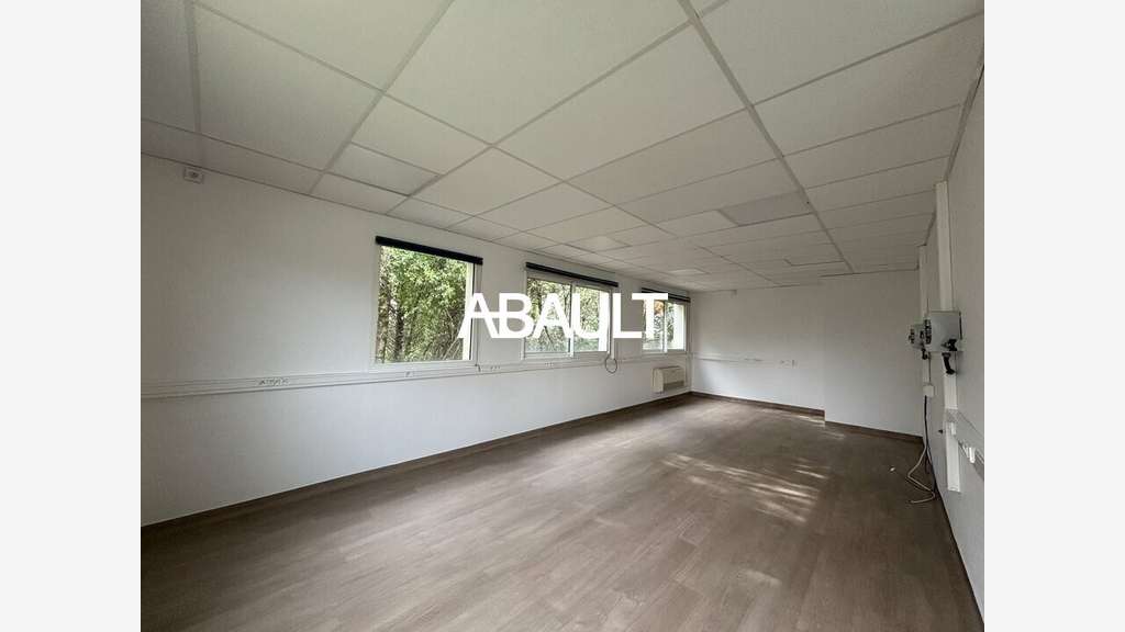 A louer plateau de bureaux rénové 136m² à Labège