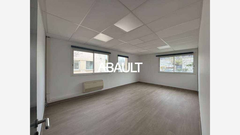 A louer plateau de bureaux rénové 136m² à Labège