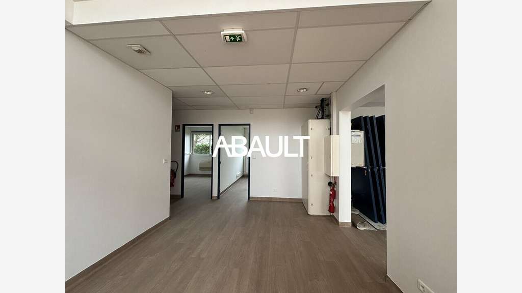 A louer plateau de bureaux rénové 136m² à Labège