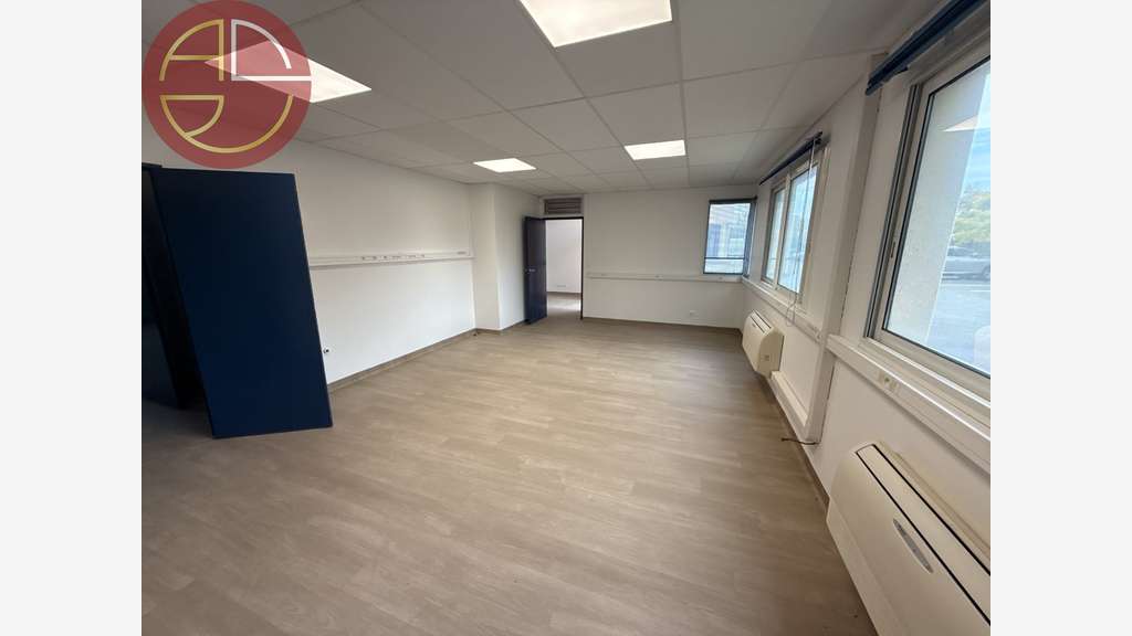 à louer bureaux 439m² proche futur métro à Labège