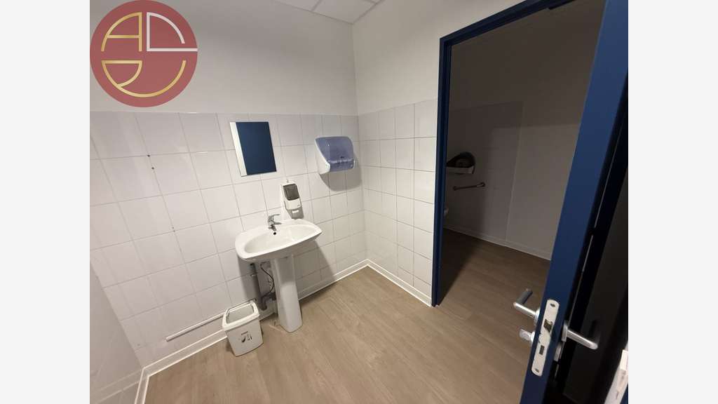 à louer bureaux 439m² proche futur métro à Labège