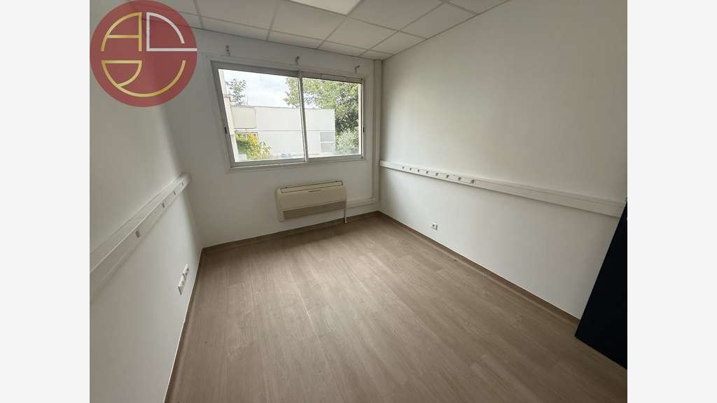 à louer bureaux 439m² proche futur métro à Labège