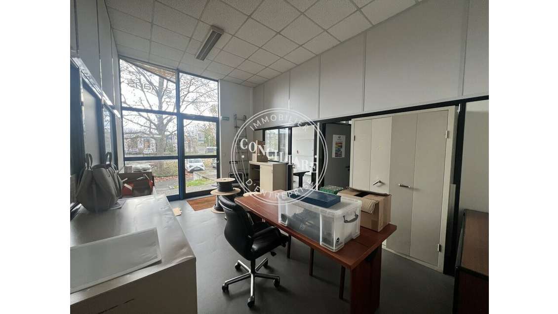 Bureaux 73m² avec vitrine à louer à Labège