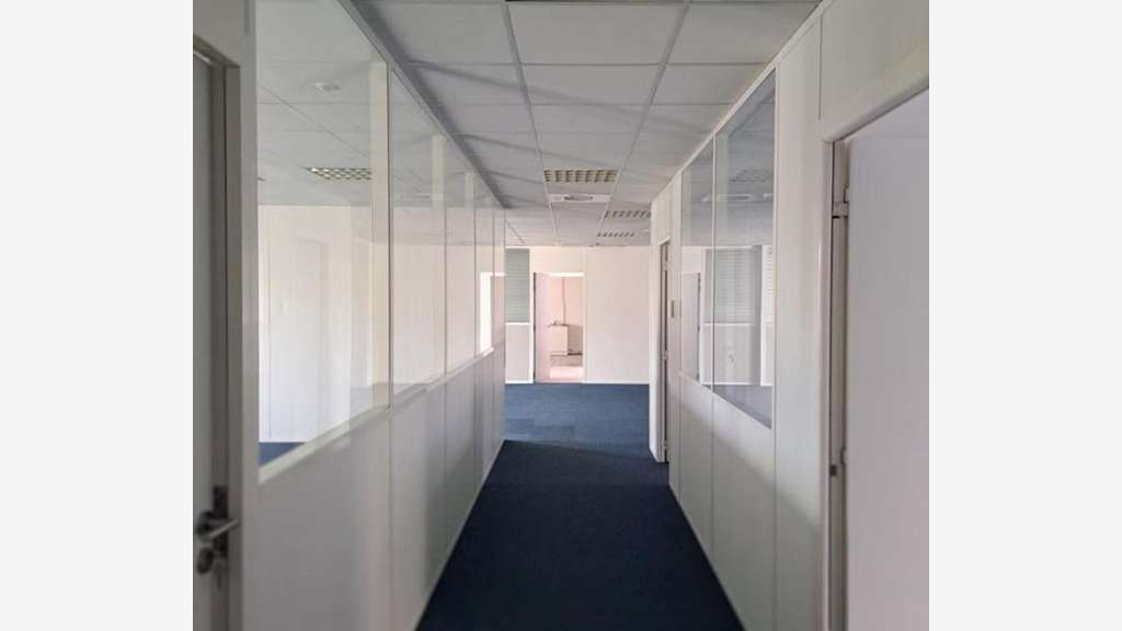 A louer bureaux & stockage de 296m² à Labège