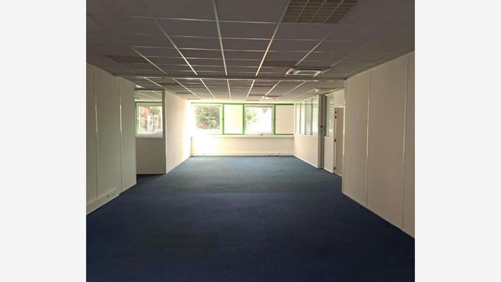 A louer bureaux & stockage de 296m² à Labège