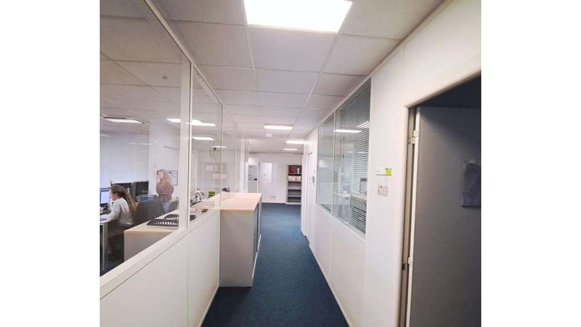 A louer bureaux & stockage de 296m² à Labège