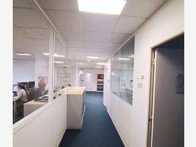 A louer bureaux & stockage de 296m² à Labège