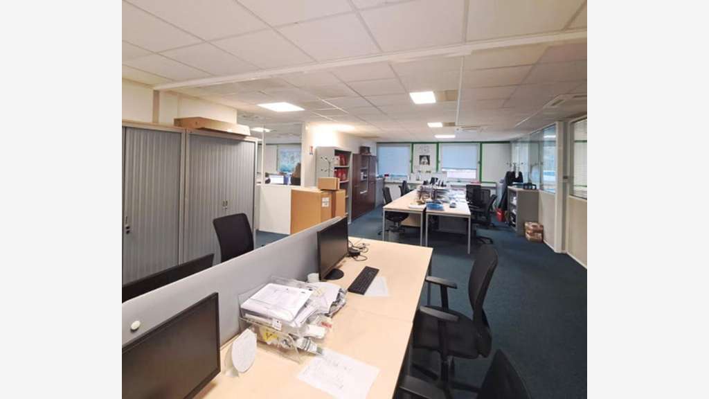 A louer bureaux & stockage de 296m² à Labège
