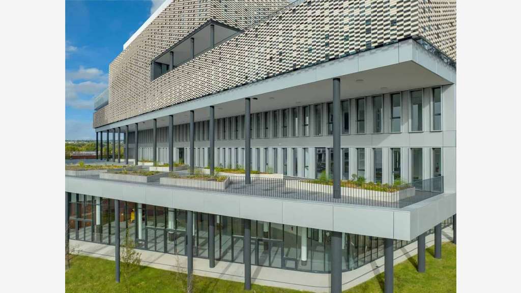 À vendre ou à louer – 20 000 m² de bureaux divisi