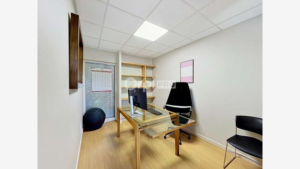 Bureaux climatisés de 160m² à louer à Lagord