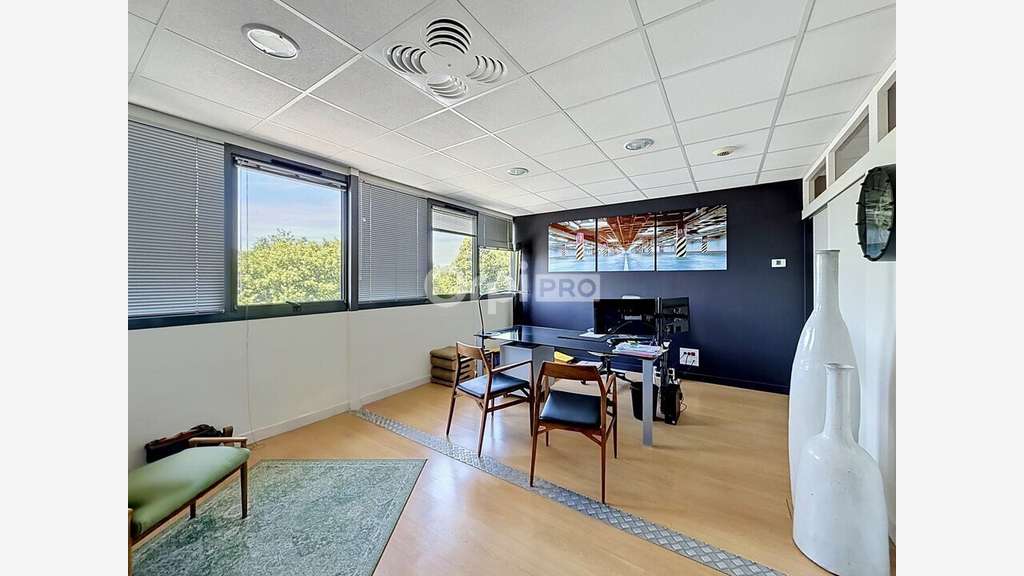 Bureaux climatisés de 160m² à louer à Lagord