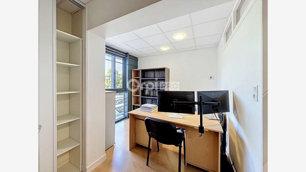 Bureaux climatisés de 160m² à louer à Lagord
