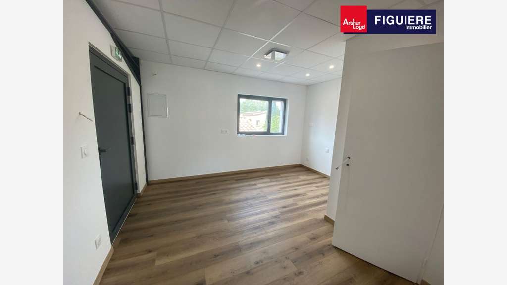 38m² de bureaux aménagés à louer Lamanon