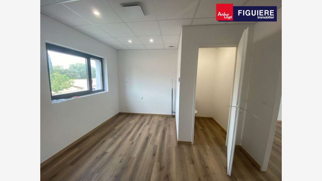 38m² de bureaux aménagés à louer Lamanon