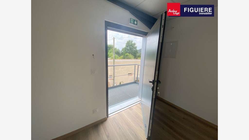 38m² de bureaux aménagés à louer Lamanon