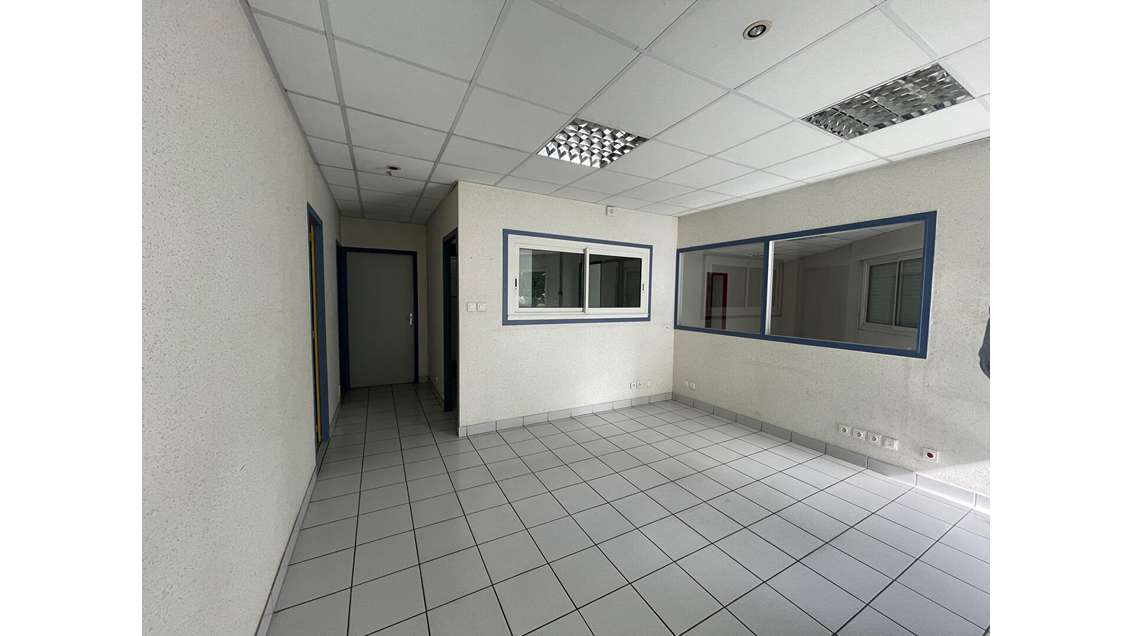 A louer bureaux 220m² proche RN12 à Lamballe 