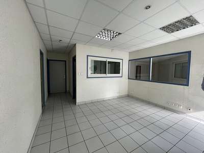 A louer bureaux 220m² proche RN12 à Lamballe 