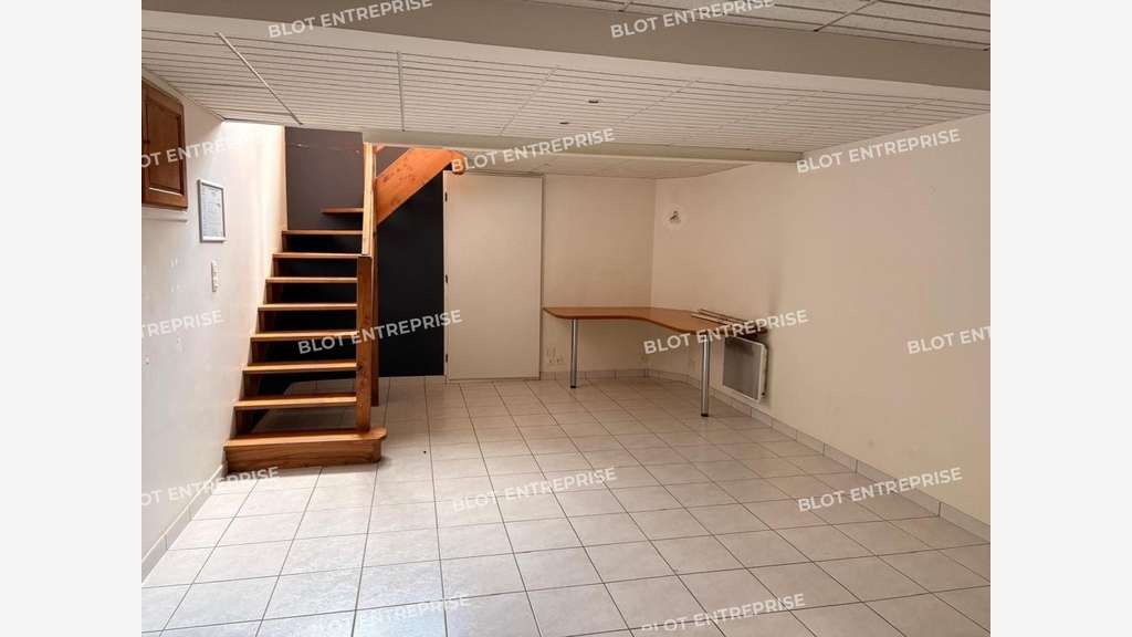 A louer surface commerciale 88m² en RDC à Lamballe
