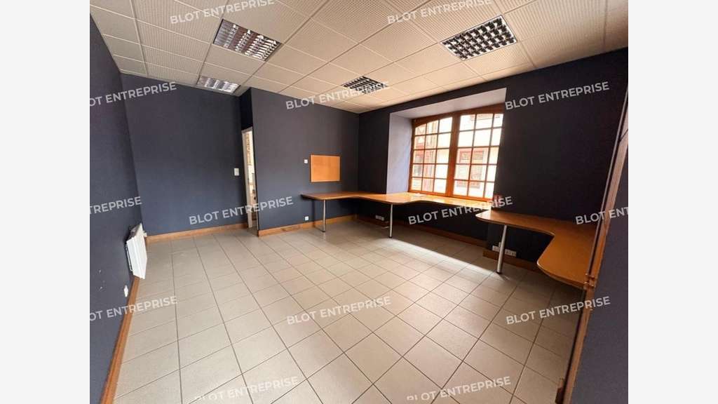 A louer surface commerciale 88m² en RDC à Lamballe