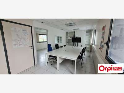 A louer immeuble de bureaux 352m² à Lamballe RN12